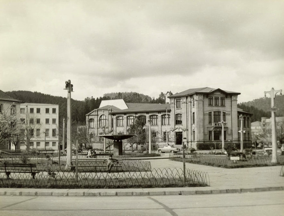 1950 Escuela Dental y Plaza Peru
