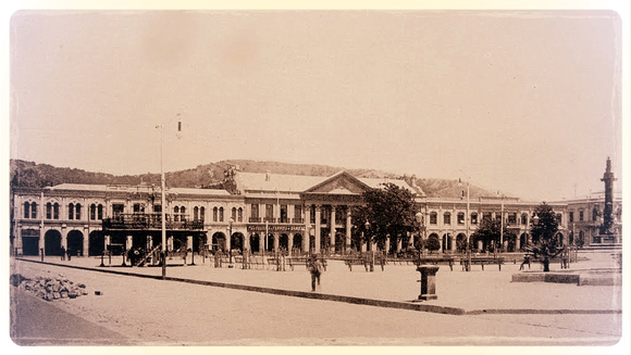 1899 Plaza Independencia - Portal Cruz